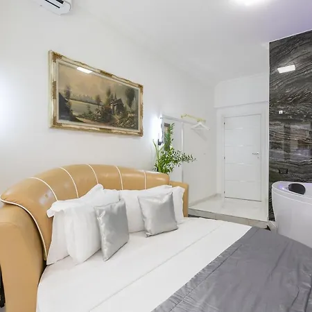 Gregorio Vii Luxury San Damaso מלון 2*