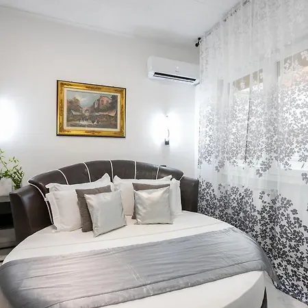 Gregorio Vii Luxury San Damaso מלון 2*
