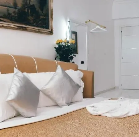 Gregorio Vii Luxury San Damaso מלון 2*