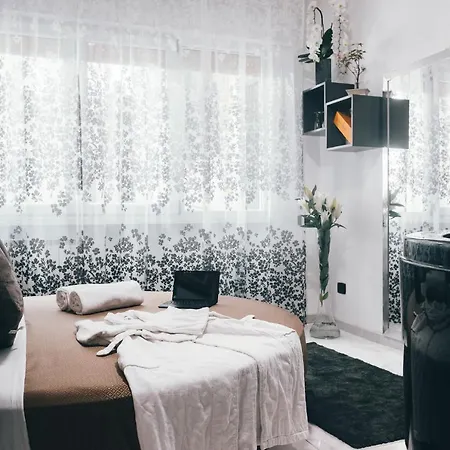 מלון Gregorio Vii Luxury San Damaso 2*